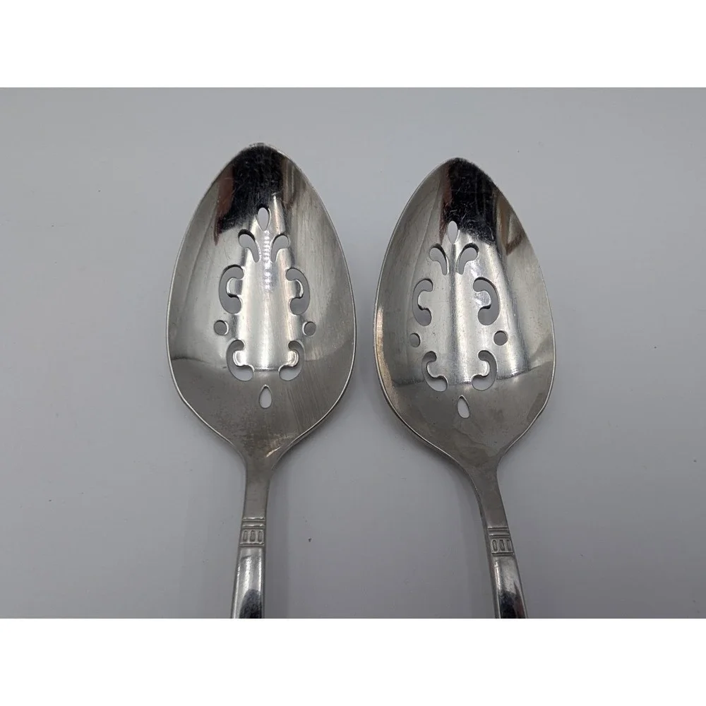 Oneida‎ Community Pierced Serving Spoon Vinland Lot of  2